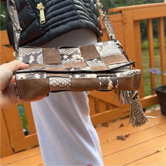 Michael Michael Kors Vivian Woven Medium Messenger - Picture 11 of 15